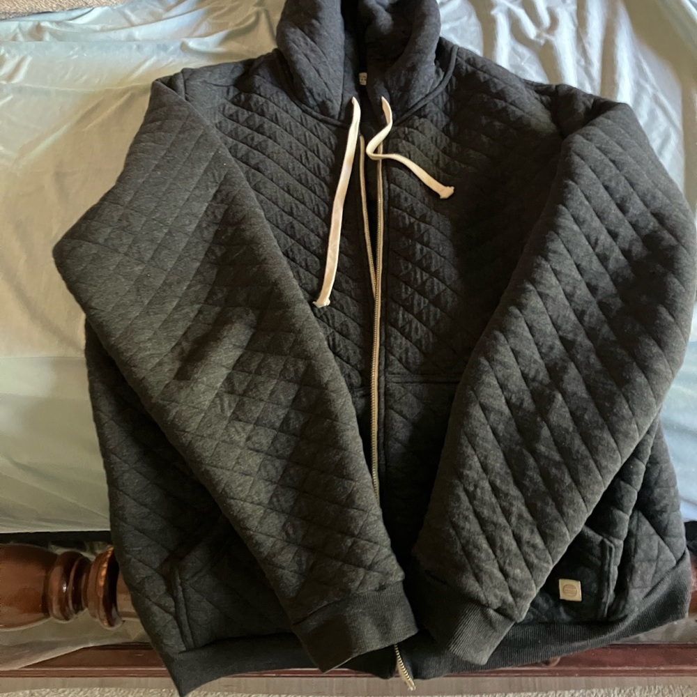 Quilted dark gray Hoodie with Drawstrings